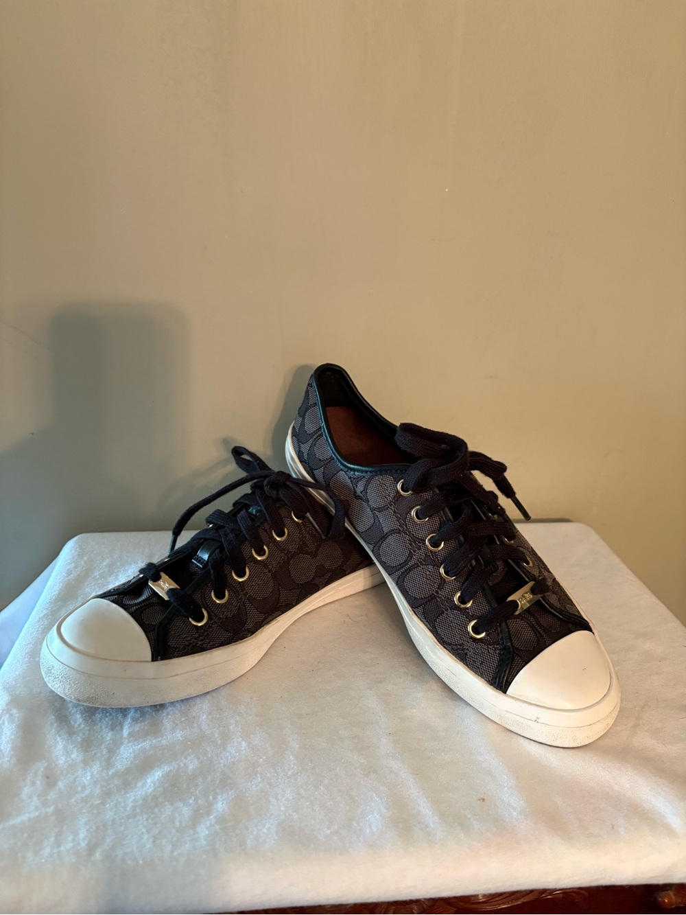 Coach Women’s Black Signature Canvas Low-Top Sneakers Sz 8